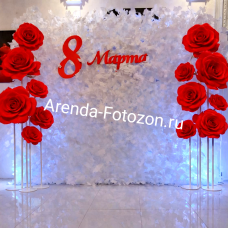 Фотозона к 8 марта белая с цветами 